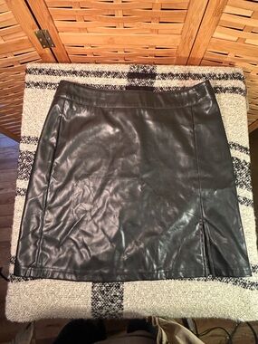 🐾2/$8- SHEIN Black Faux Leather Mini Skirt